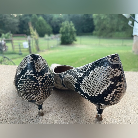 Vionic woman’s Josie natural snake leather - Picture 2 of 15